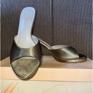 David’s Bridal “Sandy” Heel Size 8 Dyed-Fern